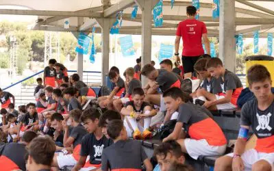 Fútbol e inglés como llave para nuevas amistades