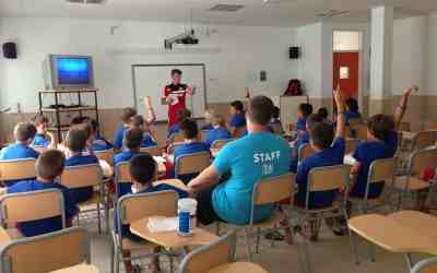 Hay una l&aacute;mpara gigante en las afueras del estadio del Sunderland