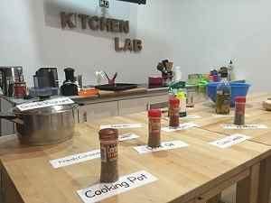 No hay otra escuela de idiomas en Valencia que disponga de su propio Kitchen Lab